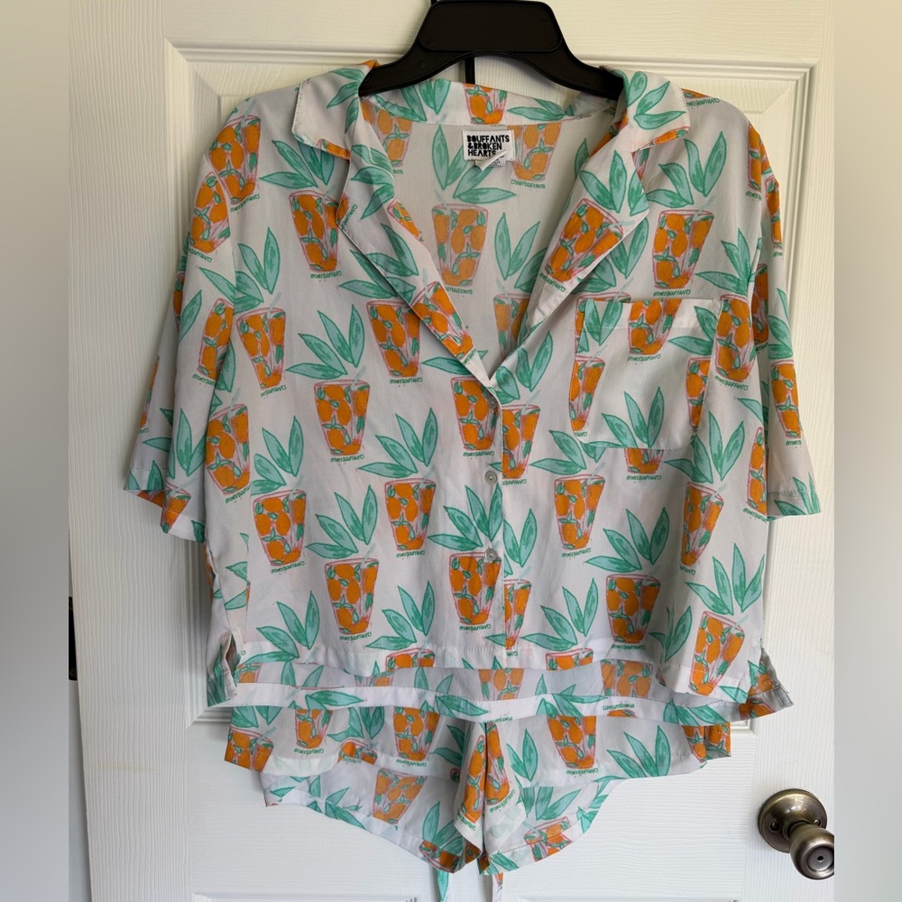 Bouffants & Broken Hearts Size: L Print PJ Set